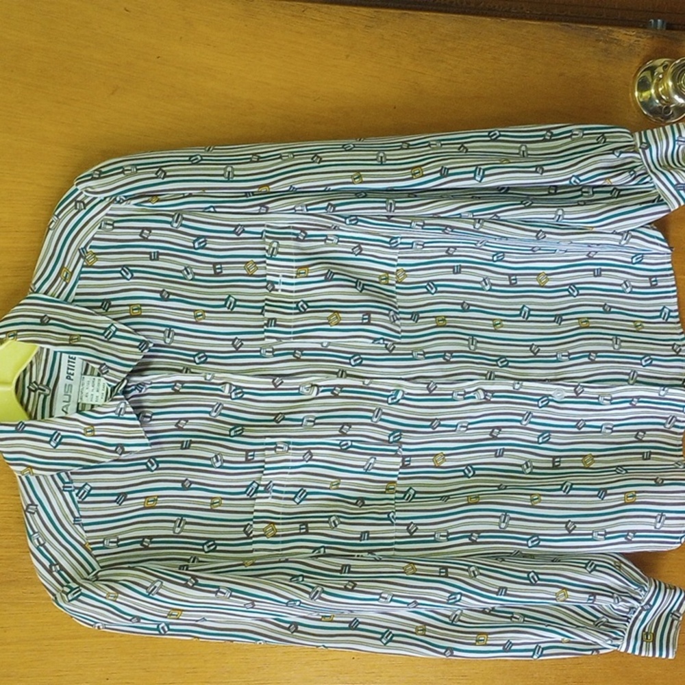 Chaus, 8 Petite, Button Down Polyester Blouse. Classic Collar, Pockets, Stripes